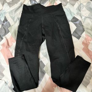 Fleo Reverie black leggings size medium with pockets